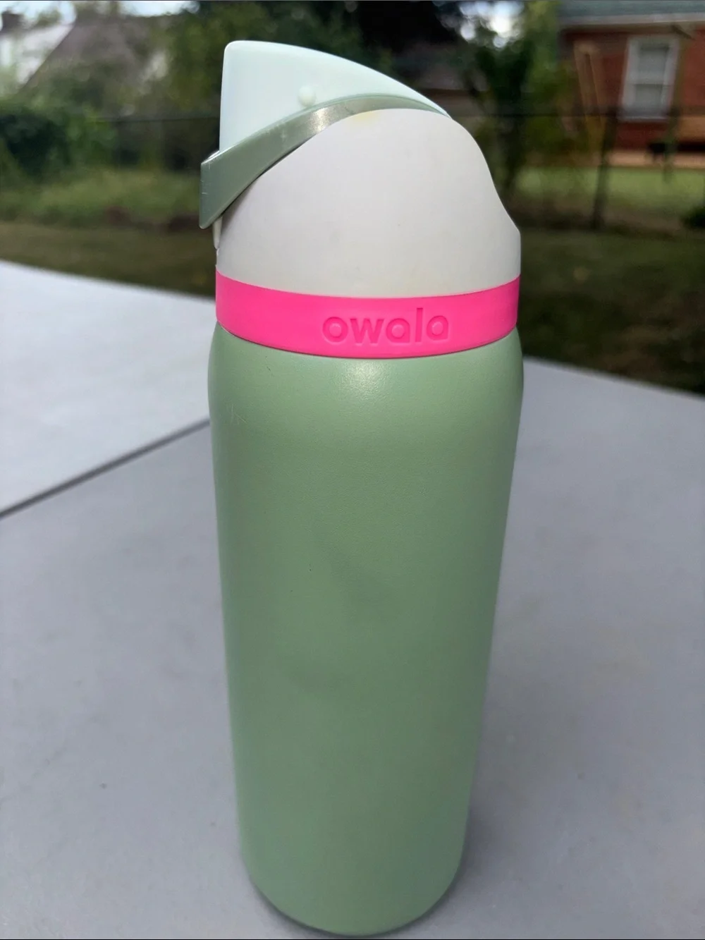 Owala Mint Green Stainless Bottle with Pink Accent. Water bottle 32 Oz